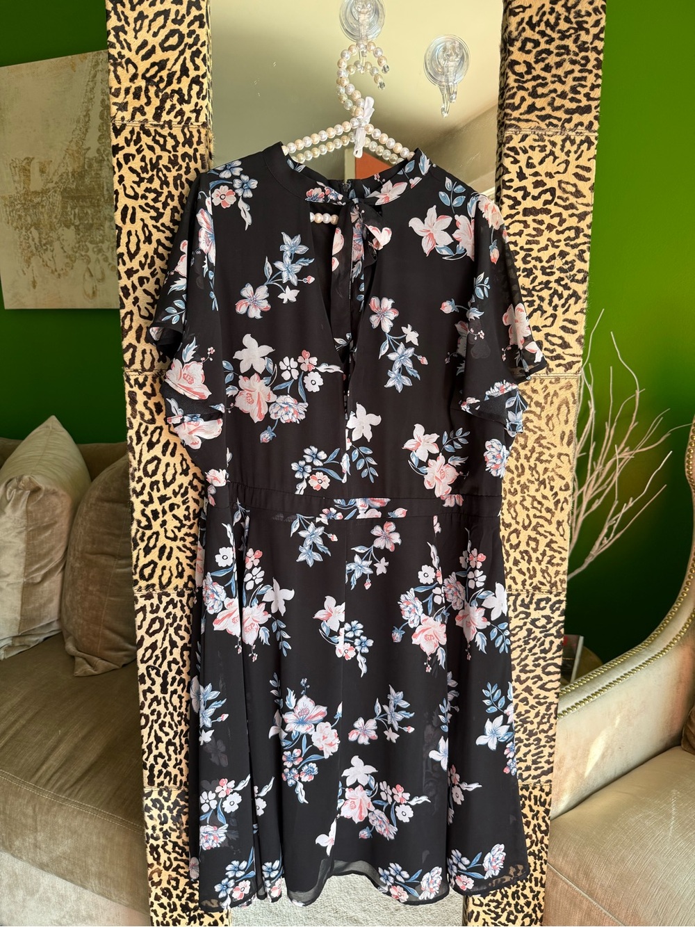 Torrid Black Floral Chiffon Flutter Sleeve Tie Neck Dress sz 16